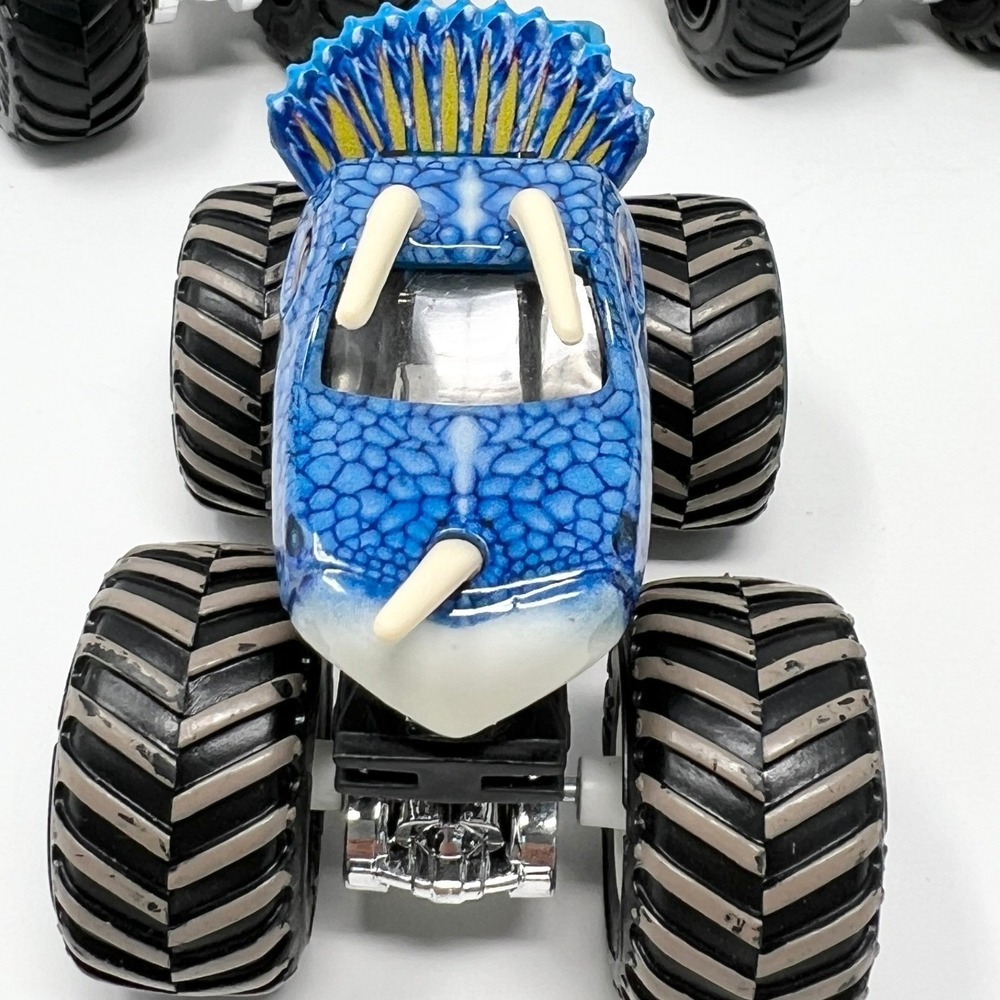 Monster Jam Hot Wheels 1:64 Diecast Truck Lot 5 Grave Digger Jurassic Attack